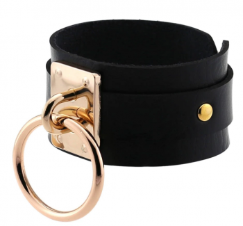 bracelet-bdsm-simili-cuir-noir-anneau-dore