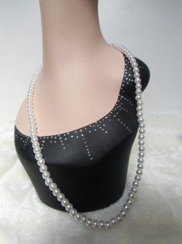 Collier en perles blanches glamour rétro pin-up
