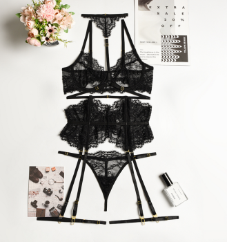 ensemble-lingerie-dentelle-noire-sexy-soutien-gorge-serretaille-string-6