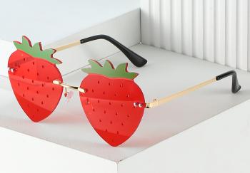 lunettes-originales-forme-fraises-rouges-2
