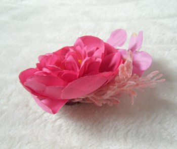 Pince clip à cheveux broche composition florale rose fuchsia