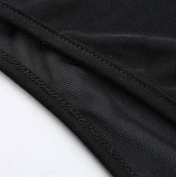 Body string noir en résille mesh à col et poignets blancs