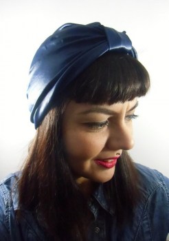 Bonnet turban original simili-cuir wetlook bleu