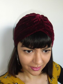 Bonnet turban original en velours rouge rubis