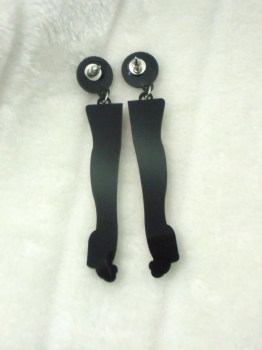 Boucles d'oreilles art déco jambes de pin-up talons noirs