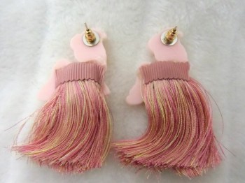 Boucles d'oreilles originales petit poney rose plastique