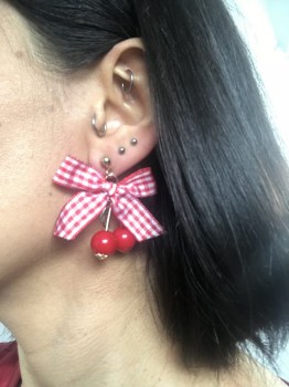 Boucles d'oreilles cerises rouges noeud vichy rouge pin-up
