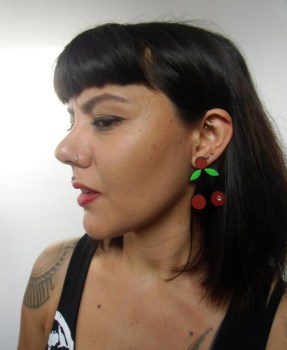 Boucles d'oreilles originales cerises acrylique strass