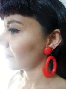 Boucles d'oreilles ovales rétro vintage résine rouge