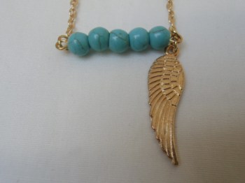 Bracelet aile d'ange dorée perles turquoises original