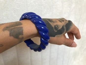 bracelet-resine-bleue-roi-torsade-retro