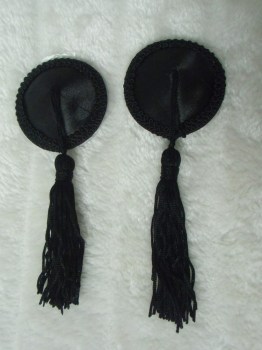 Cache-tétons nippies simples noirs à pompons