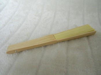 Eventails de pin-up bambou et papier jaune pâle rétro