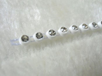Fil de strass transparent plastique blanc à coudre ou coller
