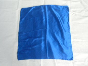 Foulard à cheveux carré en satin bleu saphir pour pinup