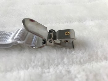 Jarretelle blanche trois clips métal détachables