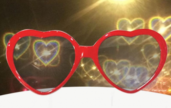 lunettes-coeurs-rouges-effet-lumiere-coeurs-7