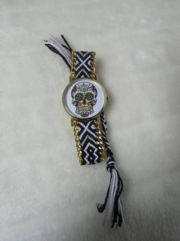 Montre bracelet brésilien noir crâne mexicain
