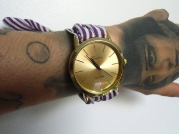 Montre originale bracelet foulard rayures violettes