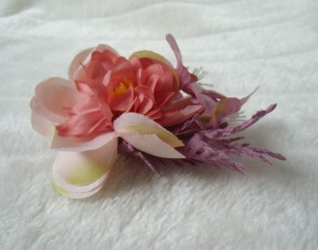Pince clip à cheveux broche composition florale rose mauve