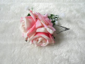 Pince clip à cheveux broche composition florale roses roses