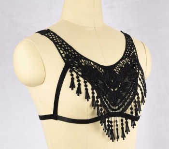 Soutien-gorge burlesque harnais en crochet noir