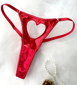 string-rouge-sexy-coeur-decoupe